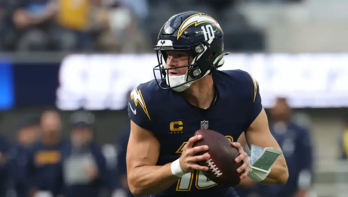Chargers QB Justin Herbert Fractures Non-Throwing Hand in Win Over Raiders, Faces Quick Turnaround