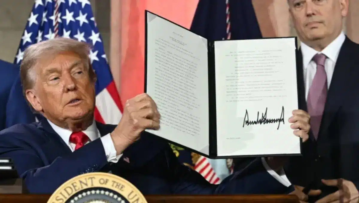 Trump Issues Executive Order on AI: Key Impacts for Illinois Businesses and Workers